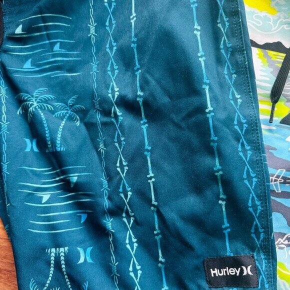 BUNDLE of 4! New Hurley Board Shorts Volcom Swim trunks Quicksilver Boys sz 14 - Picture 13 of 16